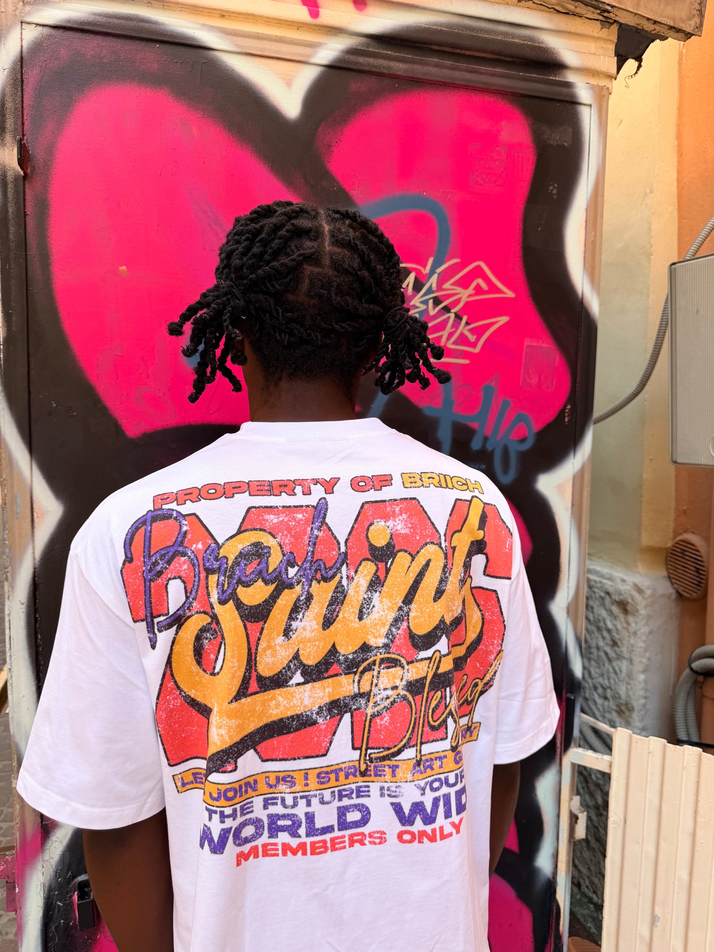 SAINT TEE
